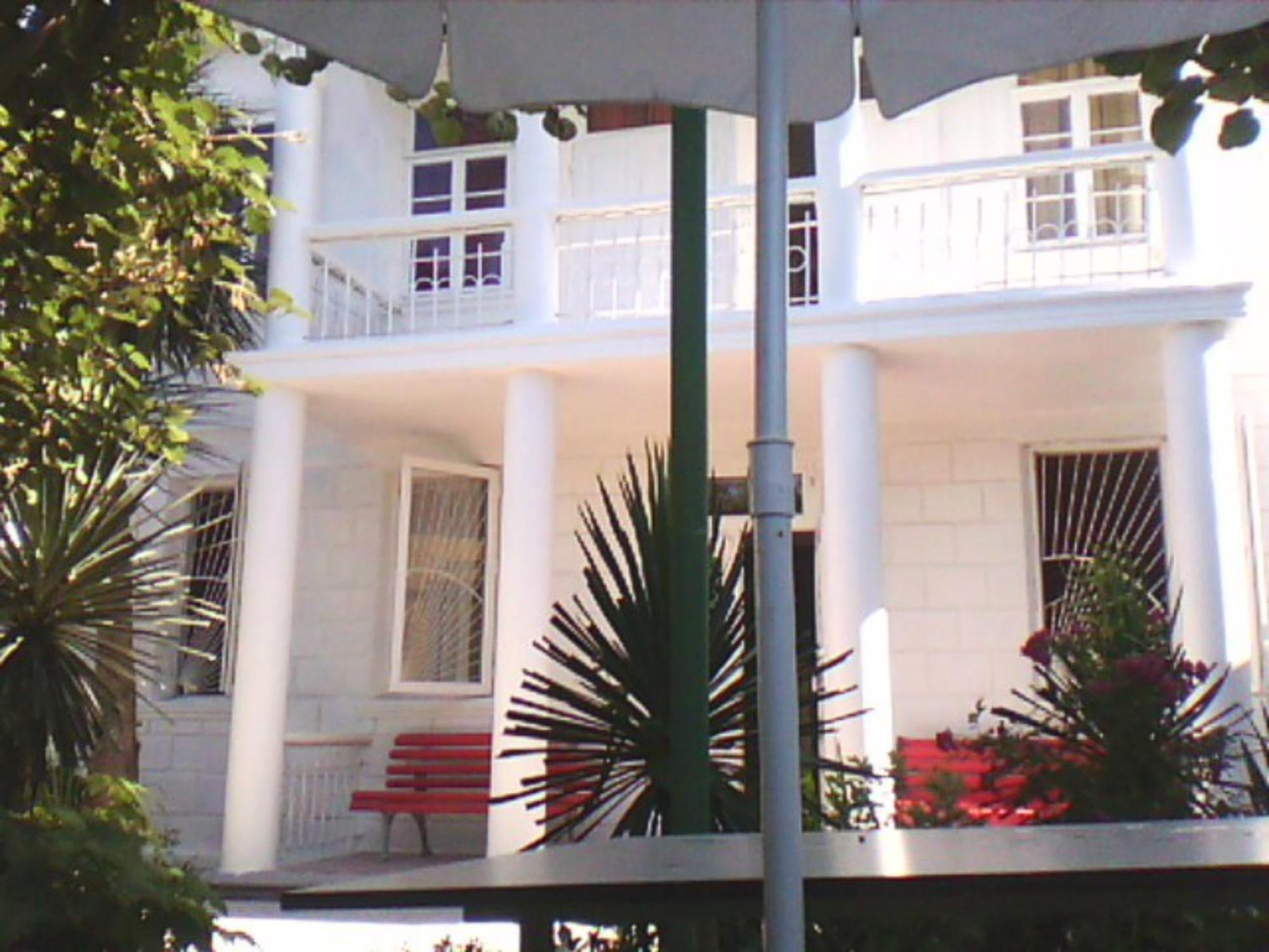 White Guest House Batumi Exteriör bild