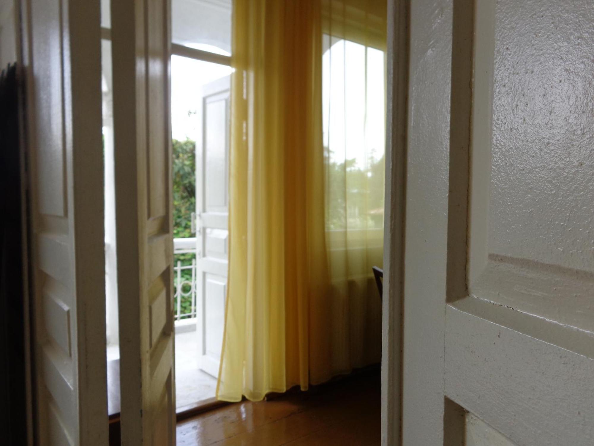 White Guest House Batumi Rum bild
