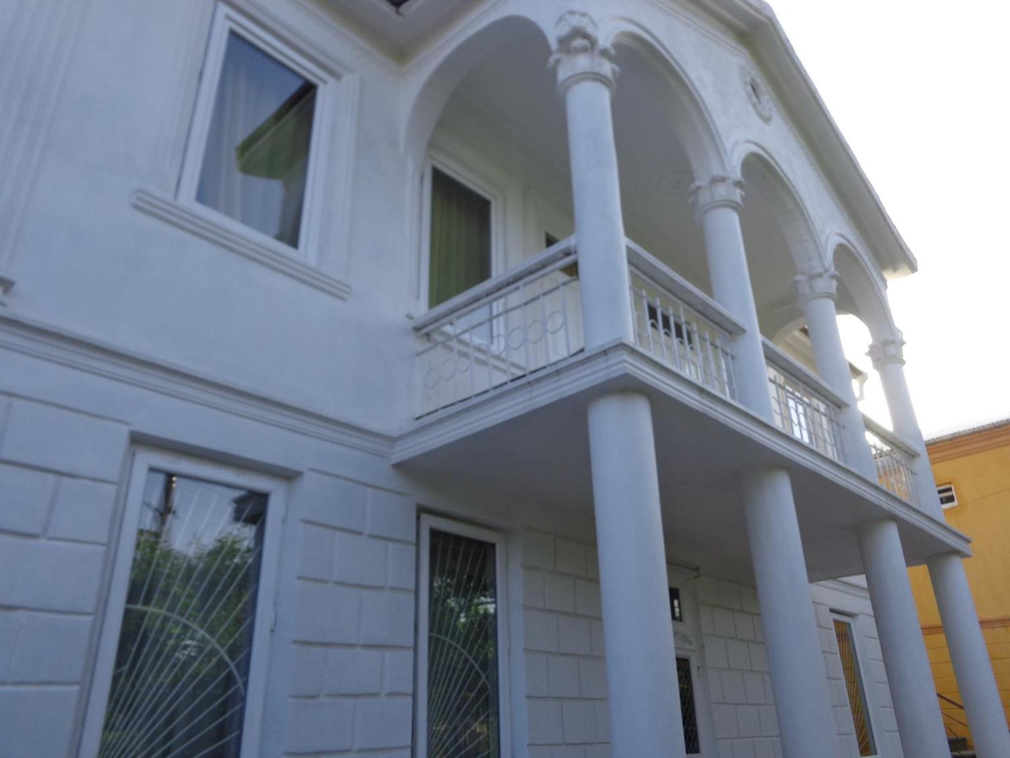 White Guest House Batumi Rum bild