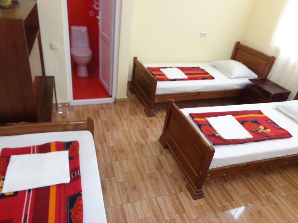 White Guest House Batumi Rum bild