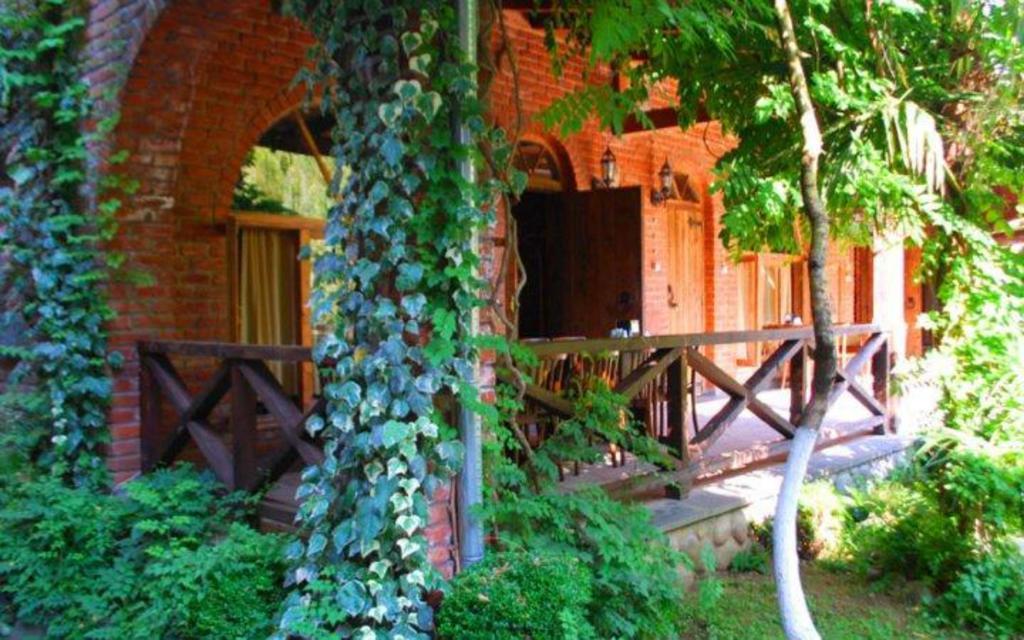 White Guest House Batumi Exteriör bild