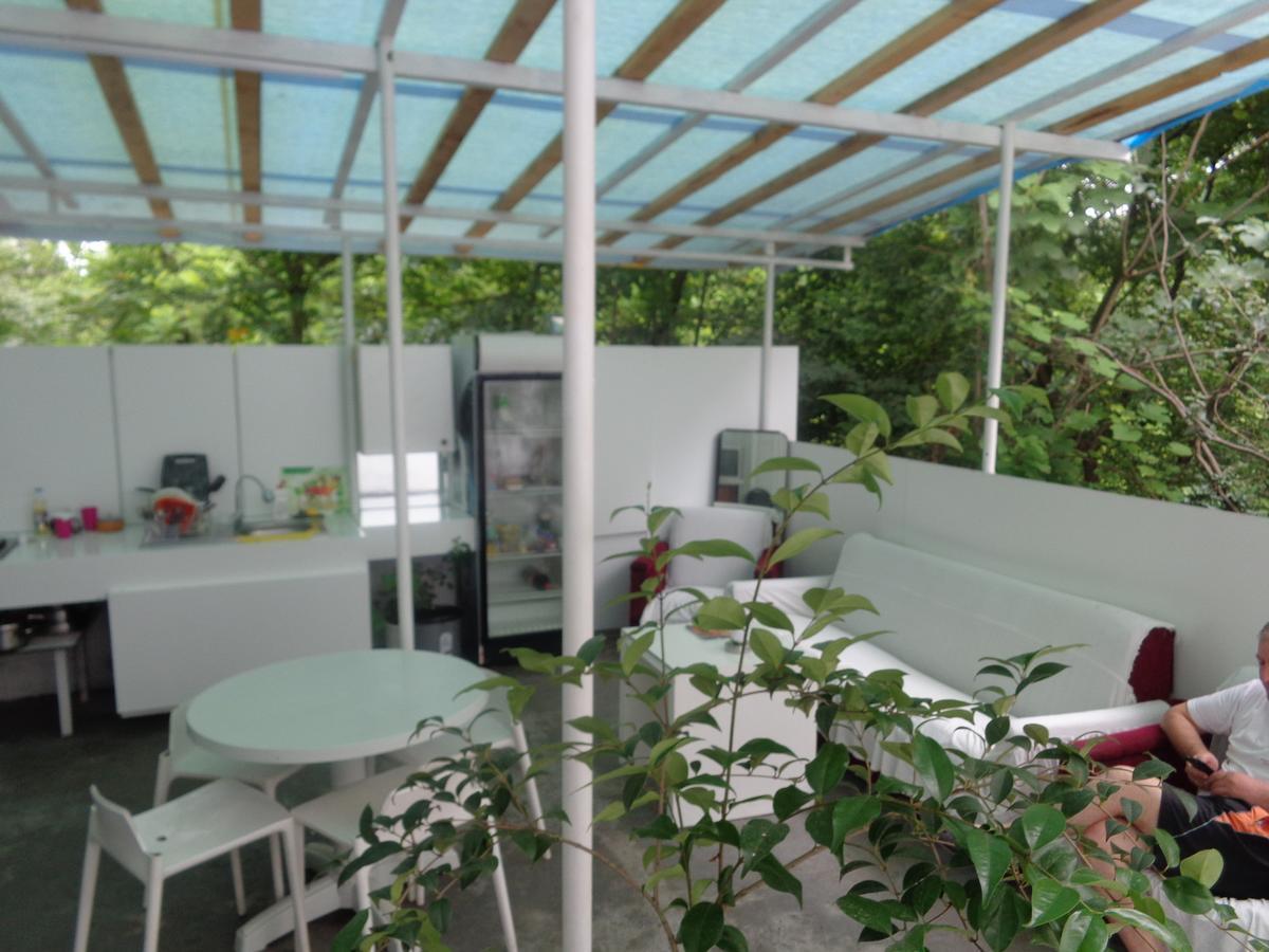 White Guest House Batumi Exteriör bild